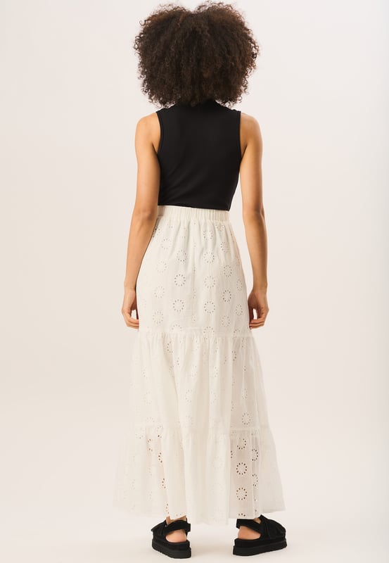 Eleva tu juego de moda con nuestra falda larga bordada de encaje cansado. Confeccionada con delicado encaje y bordados intrincados, esta falda es perfecta para cualquier ocasión. Su diseño escalonado añade un toque de elegancia y movimiento, haciéndote destacar entre la multitud.