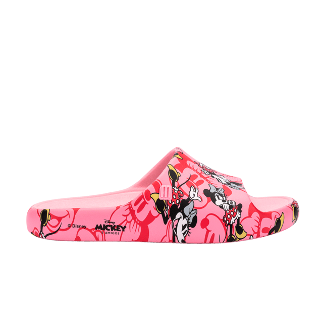 Put a dash of Disney in every step your little one takes with the new Mini Melissa Free Print Slide + Mickey. Extremely lightweight, the sandal has a print in 3DB and serigraphy, and a nylon fastener to ensure stability and comfort.