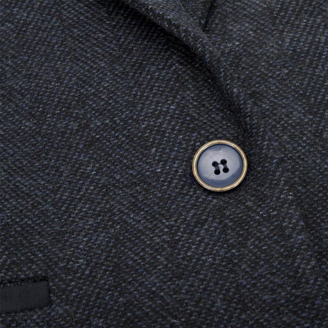 A sophisticated throwback to a timeless classic, this retro women's tweed blazer jacket is a perfect addition to any wardrobe. Made from premium wool with a herringbone design and contrast elbow patches with contrasting stitching, this blazer will offer a touch of refinement to any outfit. Crafted using a half canvas construction that moulds to your body shape the more you wear it, with flap pockets and buttoned cuffs, this jacket will be something that you will look your best in year after year. Perfect for sophisticated casual, formal events and themed occasions, there are no better tweed jackets for your wardrobe.A sophisticated throwback to a timeless classic, this retro women's tweed blazer jacket is a perfect addition to any wardrobe. Made from premium wool with a herringbone design and contrast elbow patches with contrasting stitching, this blazer will offer a touch of refinement to any outfit. Crafted using a half canvas construction that moulds to your body shape the more you wear it, with flap pockets and buttoned cuffs, this jacket will be something that you will look your best in year after year. Perfect for sophisticated casual, formal events and themed occasions, there are no better tweed jackets for your wardrobe.