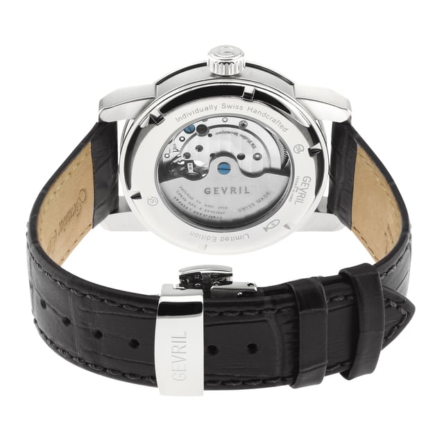 Como un traje fino o un whisky suave, la colección Madison de Gevril demuestra que lo directo y sofisticado siempre gana. Al igual que la propia Madison Avenue, el lujo prevalece en la elegante caja redonda de acero inoxidable de 39 mm con fondo de exhibición. Ya sea en cuero italiano o brazalete de acero inoxidable con hebilla de despliegue, el hombre Madison es audaz, autoritario y decidido. La edición limitada con ventana de corazón abierto destaca el potente movimiento automático suizo Ruben & Sons de Gevril debajo del cristal de zafiro antirreflectante. La construcción de precisión está lista para la resistencia al agua de hasta 50 metros. Perfecto para el verdadero hombre de negocios loco, la colección Madison exige atención.

Reloj automático suizo Gevril para hombres de la colección Madison

Caja redonda de acero inoxidable de 39 mm con esfera plateada y fondo de exhibición
Ventana de corazón abierto - edición limitada
Corona roscada
Correa auténtica de cuero italiano negro con hebilla de tang
Cristal de zafiro antirreflectante
Resistente al agua hasta 50 metros/5ATM
Movimiento automático suizo