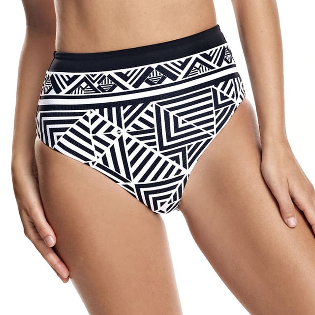 Braguita de cintura alta de bikini de la marca ORY. 
La colección de baño de Ory está diseñada para mujeres reales, seguras de sí mismas, con formas y que saben lo que quieren. Femeninas.

Corte básico de cintura alta de braguita completamente forrada y pierna escotada.
Tejido de lona granulado.
Cinturilla elástica.
Forro interior a tono.
Costura vistas a tono.
Tejido de vanguardia con un alto poder moldeador, con una alta resistencia al cloro, cremas y aceites bronceadores y excelentes propiedades de absorción de la humedad.
 Composición: Forro exterior: 89% Poliamida, 11% Elastano; Forro interior: 84% Poliéster, 16% Elastano.
 Cuidados:
Lavar a mano.
No usar lejía.
No permite el uso de secadora. 
No permito el uso de plancha.
No retorcer para escurrir.