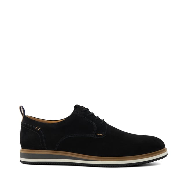 Master smart/casual dressing with our Blaksley Shoes. Crafted from the finest nubuck material, this hybrid style is detailed with a four-eyelet lacing system and rear pull-on tab. Finished with tonal stitch details and set on a contrasting gripped sole, this style will partner perfectly with a multitude of ensembles.