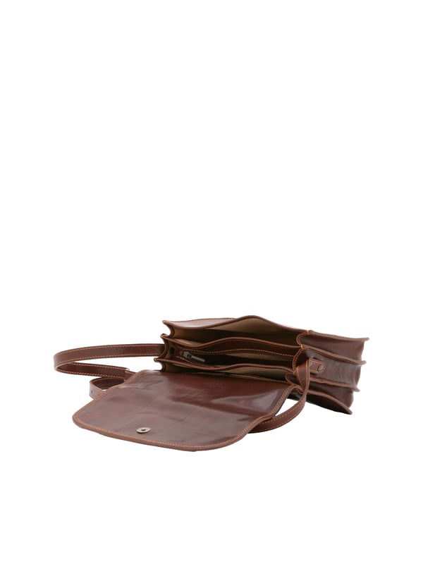 Damen-Umhängetasche mit Magnetverschluss. eine mit Reißverschluss-Innentaschen. eine Rückseite mit Reißverschluss-Außentaschen. verstellbarer Schultergurt aus Leder. fehlender Griff. Drei Innenfächer.  Außenmaterial. Innen mit Baumwolle gefüttert. Maße: 27x20x12 cm. Hergestellt in Italien