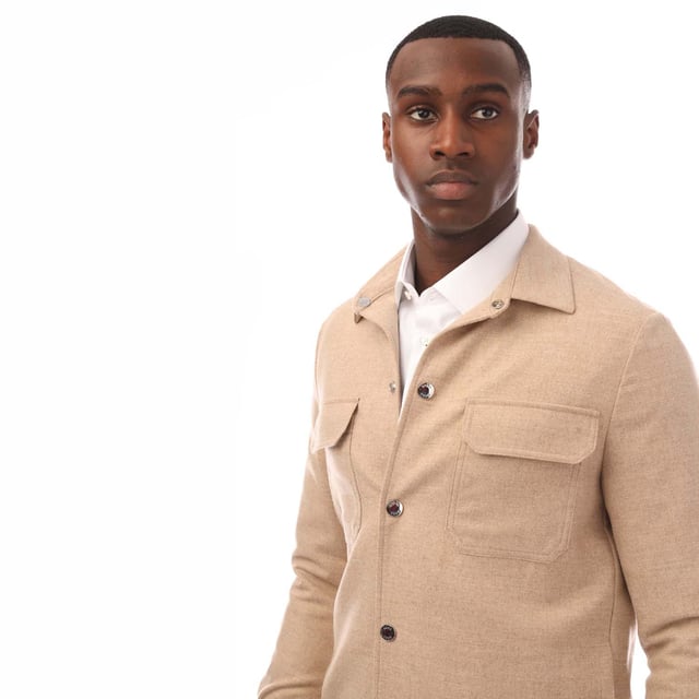 Boss P-Carper Overshirt.- Point collar.- Full-length sleeves and buttoned cuffs.- Button-down fastenings.- Two flap pockets on the chest.- Curved hemline.- Relaxed-fit. Material: 39% Wool, 33% Polyester, 14% Viscose, 13% Polyamid, 1% Elastane. Ref: 50504501131.