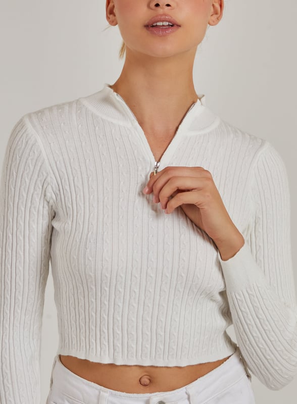 Add this AW essential to your new season wardrobe. This Autumn staple is the only essential you'll need to get through the winter season. Pair with a trench coat and tailored trousers for an on-trend look.