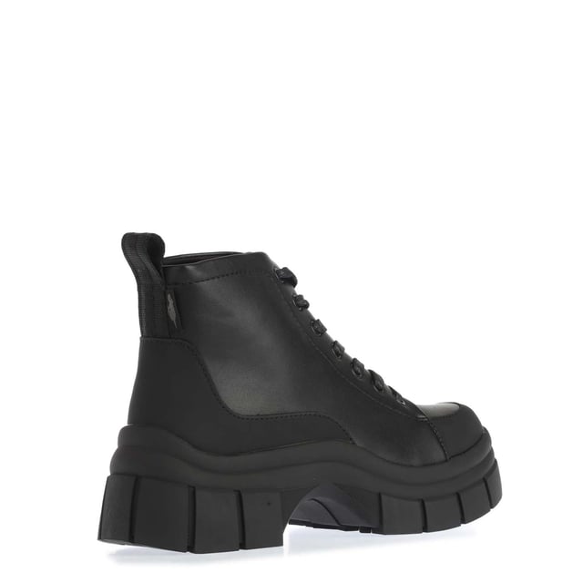 Womens Rocket Dog Trusty Platform Lug Lace Up Boots in black.- Black faux leather and webbing upper.- Lace closure.- Substantial platform.- Microfiber lining.- Rubber sole.- Ref: TRUSTYMJ