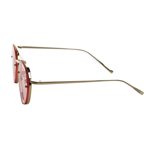 Must Have unisex sunglasses with a round design and metal frame, which provide a sophisticated and modern style.

 Equipped with polycarbonate lenses with UV 400 protection, they block 100% of UVA and UVB rays, providing excellent eye protection in bright environments.

 The round shape adds a vintage and versatile touch, ideal to complement any look.

 They include the Must Have logo engraved on the temples and on one of the lenses, adding a distinctive detail.

 They come with a soft cleaning cloth to keep your lenses spotless and a protective case to store them safely.

 Perfect for complementing any look, these glasses are ideal for those looking for protection and style in one piece.
 Measures: Lens height: 50 mm, Lens width: 52 mm, Bridge: 19 mm, Temples: 142 mm
 Composition: Metal
 Care:
- Wash only with water or, if necessary, a mild soap.
 - Dry with a soft cloth to avoid scratches.
 - Avoid contact with harsh surfaces or abrasive liquids.
