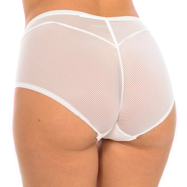 Invisible panty Janira.
 High waist.
 White color
 Tonal elastic waistband.
 It has a very soft and ultra-fine touch, it is enveloping and silky, almost impalpable, to achieve the desired effect, very comfortable. Pick up and hold well.

 Composition: 81% Polyamide, 19% Elastane.

 Wash at a maximum temperature of 30º.
 - Do not bleach.
 - Do not use dryer.
 - Do not iron.
 - Do not dry clean.
 Composition: 81% Polyamide, 19% Elastane.
 Care:
Wash at a maximum temperature of 30º.
 - Do not use bleach.
 - Do not use dryer.
 - Do not iron.
 - Do not dry clean.
