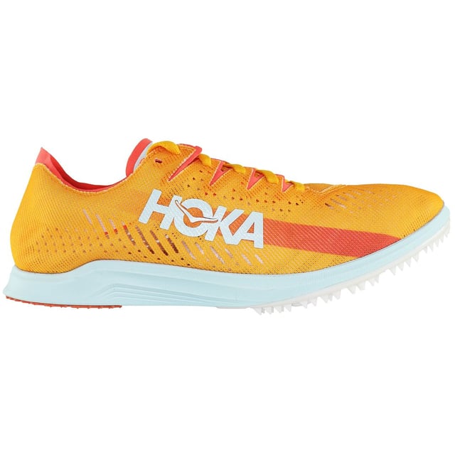 Die Hoka Cielo X LD Track Spike Herren-Laufschuhe in Orange sind spezielle Sportschuhe für Leichtathletik, insbesondere Langstreckenläufe. Hier sind einige wichtige Merkmale und Details dieser Spike-Laufschuhe: Spike-Design: Diese Laufschuhe wurden speziell für Leichtathletik-Wettkämpfe entwickelt. Die abnehmbaren Spikes an der Außensohle sorgen für hervorragende Traktion und Halt auf der Laufbahn und verbessern so Ihre Leistung im Rennen. Leichtbauweise: Hoka legt bei seinen Spike-Laufschuhen Wert auf ein leichtes Design, um Athleten zu Höchstleistungen zu verhelfen. Die Cielo X LD Laufschuhe sind besonders leicht und reduzieren so den Luftwiderstand und die Ermüdung im Rennen. Strapazierfähige Außensohle: Die Außensohle dieser Laufschuhe besteht aus strapazierfähigen Materialien, um den Belastungen von Leichtathletik-Veranstaltungen standzuhalten und so Langlebigkeit und konstante Leistung zu gewährleisten. Langstrecken-Fokus: Diese Spike-Laufschuhe sind ideal für Langstreckenläufe, bei denen Ausdauer und eine effiziente Lauftechnik entscheidend sind. Leuchtendes Orange: Das kräftige Orange verleiht diesen Laufschuhen einen unverwechselbaren und dynamischen Look und macht sie auf der Laufbahn leicht erkennbar. Anpassbare Spikes: Track Spikes sind normalerweise anpassbar, sodass Sie die Spikelänge je nach Art der Leichtathletikveranstaltung, an der Sie teilnehmen, anpassen können. Stützende Passform: Hoka Track Spike-Schuhe bieten eine bequeme und stützende Passform, die Ihre Laufeffizienz verbessert und das Verletzungsrisiko verringert. Ideal für Wettkämpfe: Diese Schuhe sind für Leichtathletik-Wettkämpfe vorgesehen, einschließlich Langstreckenrennen wie 5.000 m oder 10.000 m. Hoka-Branding: Das Hoka-Branding auf diesen Schuhen steht für ihre Qualität und Leistungsfähigkeit. In verschiedenen Größen erhältlich: Hoka bietet normalerweise eine Reihe von Größen an, um Athleten mit unterschiedlichen Fußgrößen gerecht zu werden. Die orangefarbenen Hoka Cielo X LD Track Spike-Schuhe für Herren sind eine großartige Wahl für Leichtathleten, insbesondere für jene, die sich auf Langstreckenveranstaltungen spezialisiert haben. Diese Schuhe bieten den nötigen Halt, die nötige Bodenhaftung und die leichte Konstruktion, die für herausragende Leistungen bei Wettkämpfen erforderlich sind.