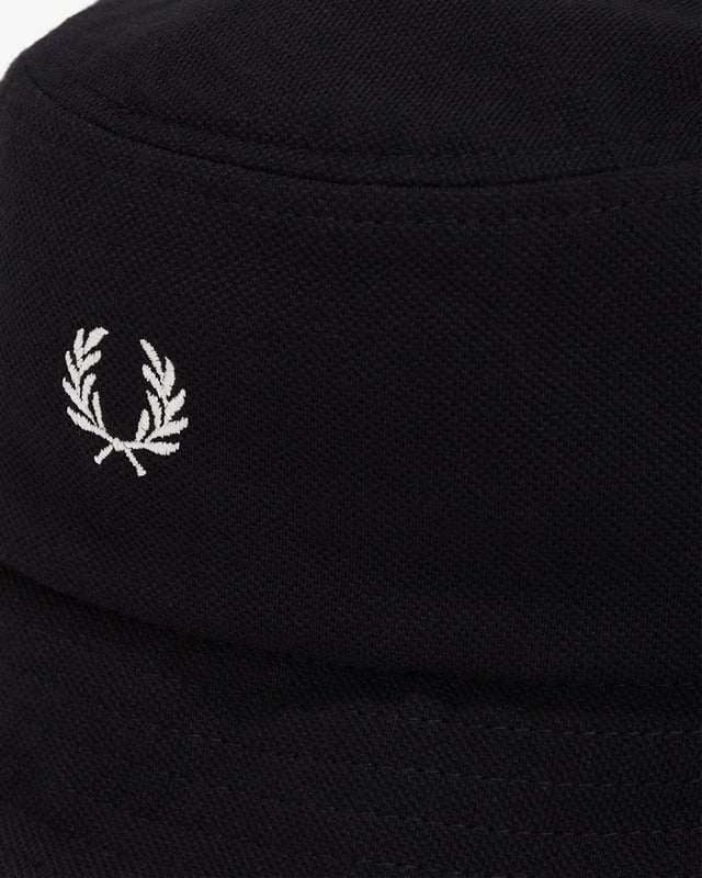 A cotton pique bucket hat with a simple embroidered laurel wreath logo.
100% Cotton
HW6730