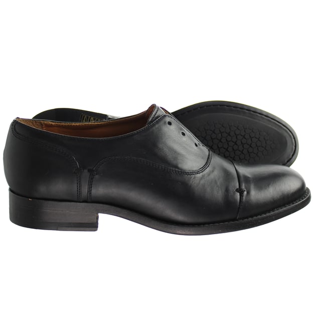 A quintessential women’s Oxford shoe with impeccable attention to detail. The Austen is a wardrobe must-have. An elegant leather outsole and beautiful, full-grain leather that can be worn with or without laces to make a major statement.
Premium hand finished, full grain leathers
Cow lined for breathability and a luxurious feel
Leather protected Poron® layer insole for maximum wearability
Leather outsole with injected TPU for shock absorption and slip-resistance
Lace-up access
1" heel