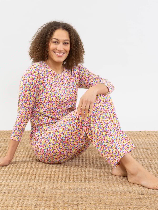 Staying in-in is the new going out-out and these straight legged Regis loungers would be happy to accompany you! In Kite's original flower time print, these full-length loungers can be paired with many of their comfy and casual tops. Made in an organic cotton fabric with a little bit of stretch and with a deep elasticated waistband, their comfort, quality and sustainability is hard to beat.