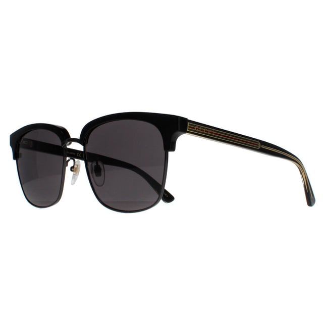Die quadratische Gucci-Sonnenbrille GG0382S für Herren in Schwarz und Grau vereint Raffinesse mit tadellosem Design. Diese Sonnenbrille ist ein luxuriöses Statement mit einer zeitlosen, quadratischen Form, die zu verschiedenen Gesichtsformen passt, und dem ikonischen, ineinandergreifenden GG-Logo auf den Bügeln, das für den unverwechselbaren Gucci-Touch sorgt. Die mit viel Liebe zum Detail gefertigten Gläser sind in einer Reihe von exquisiten Farbtönen erhältlich und garantieren dank der hochwertigen Materialien Langlebigkeit und Komfort.