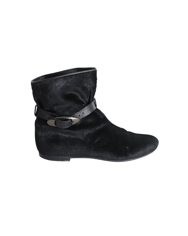 VINTAGE, RRP AS NEW
These Giuseppe Zanotti ankle boots are a great choice for the fall season. It features a buckled strap detail giving it a chic look. Crafted from pony-style leather, these flat boots are comfortable for all-day wear.

Giuseppe Zanotti Buckled Ankle Boots in Black Pony-style Leather
Condition: Very good with dust bag and box
Sign of wear: Moderate wear on the soles, minor marks on the surface
Material: Pony-style leather
Color: Black
Size: IT35.5 / UK2.5 / US5.5
SKU: 301836