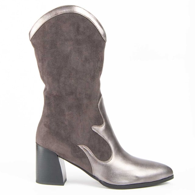 Women's heeled boot. Comfortable fit. Cushioned natural leather insole. Manufactured by other brands for our brand. Approximate measurements: 7 cm heel, 28 cm high and 12 cm wide.