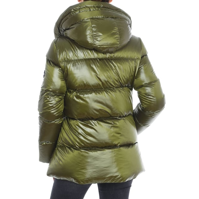 Padded jacket Vuarnet.
 High collar with hood.
 Two-way zipper closure.
 Two pockets with zipper closure on the sides.
 One internal zipper pocket.
 Brand print on one sleeve.
 Seams seen in tone.
 Composition: 100% Polyamide
 Care:
Wash at maximum temperature 30º.
 Do not iron.
 Do not use bleach.
 Do not use dryer.
 Do not dry clean.