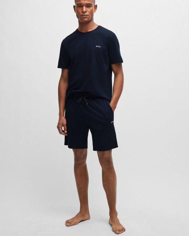 A versatile T-shirt cut to a straight fit in stretch jersey with a logo detail on the chest by BOSS Menswear.
Regular fitCrew neck
95% Cotton, 5% Elastane
50515391