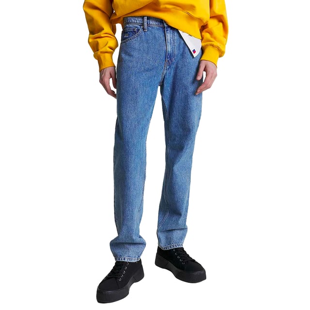 Color: Denim Medium 1A5 Cintura: Regular Detalles: Clásico cinco bolsillos, pernera no elástica, con pequeña marca cosida en el bolsillo delantero Cierre: Botón en la cintura Largo: Regular Ajuste: Suave Ocasión: Tiempo libre