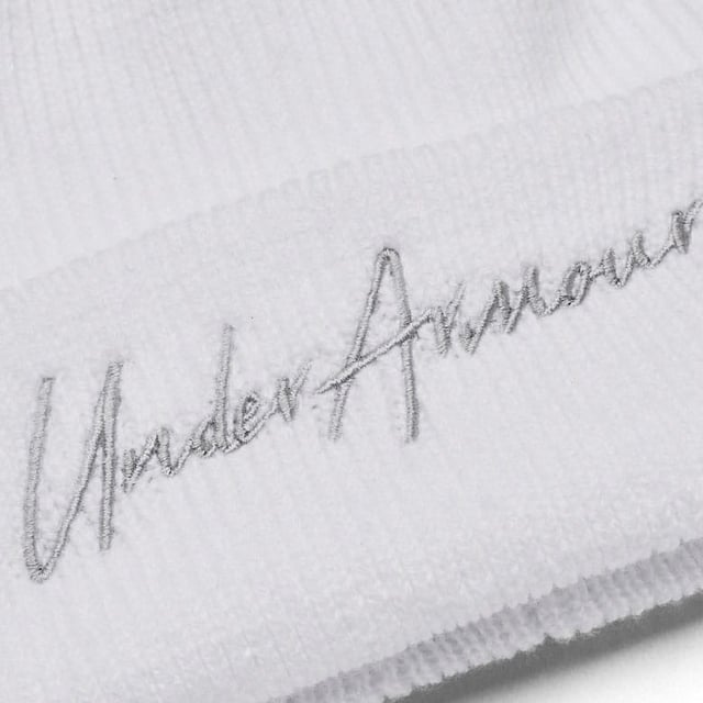 Under Armour Halftime Pom Beanie in White.- Ribbed acrylic knit fabric is supersoft and delivers allday comfort and warmth.- Material wicks sweat and dries really fast.- Classic top pom detail.- 100% Acrylic. Ref: 1373104100.