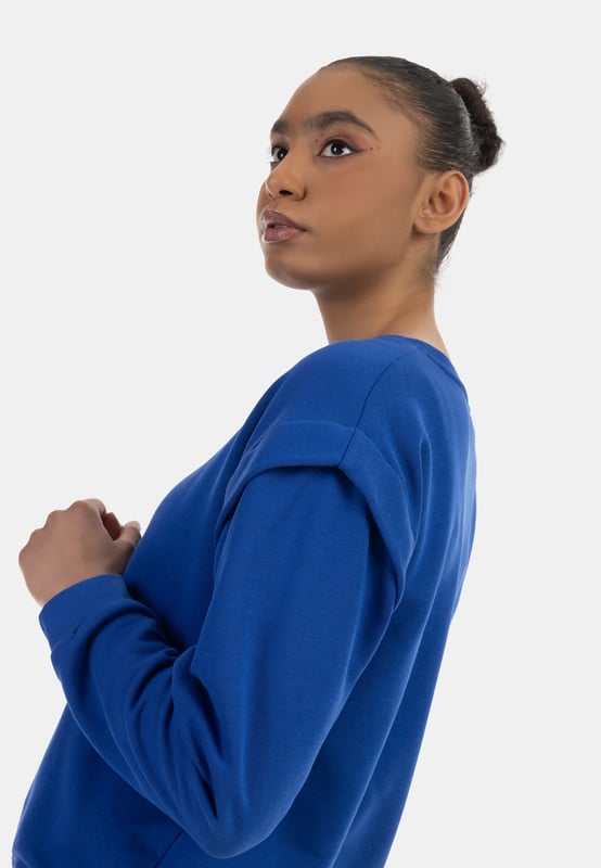 Het zachte sweatshirt van myMo, gemaakt in Italië, is gemaakt van een katoenmix en heeft een losse pasvorm. De verlaagde schouders worden geaccentueerd door een overlappend detail, waardoor de trui een moderne touch krijgt. De modieuze ronde hals en geribde manchetten zorgen voor een casual uitstraling.  jumper