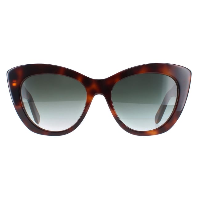 Las gafas de sol Salvatore Ferragamo SF1022S 214 gris tortuga degradado son unas finas monturas cat eye fabricadas en acetato ligero. El icónico logotipo de Salvatore Ferragamo está sutilmente grabado en las patillas, mostrando el toque característico de la marca.