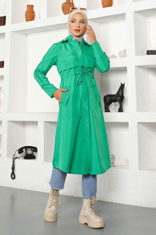 Stoffmerkmal: Hergestellt aus Bondit-Stoff.Produktmerkmal: Es handelt sich um ein neues Hijab-Modemodell der Saison. Es ist ungefüttert. Es hat vordere Knöpfe, die verwendet werden können. Es hat eine Taillenkrawatte. Es hat eine Tasche. Die Kapuze ist abnehmbar. Aufgrund von Konzeptaufnahmen kann es zu leichten Farbunterschieden beim Produkt kommen. Das Model trägt Größe 38.Größe 38 Trenchcoat Maße: Produktl