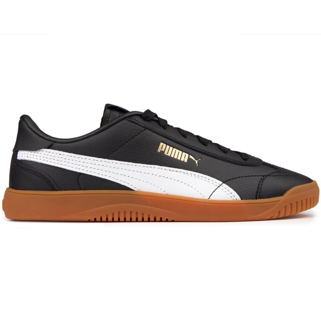 Eine zeitlose Ergänzung der Trainer-Kollektion von Puma, die Club Leather Court Trainers vereinen alle Eigenschaften der legendären Retro-Designs, wie die klaren Linien und die robuste Bauweise, fügen jedoch perfekte Details und eine weiche, gepolsterte Innensohle hinzu. Heritage-inspiriert, aber perfekt aktuell, halten diese schlanken, aber einfachen Trainer junge Füße den ganzen Tag über bequem und sorgen für einen voll im Trend liegenden Look.