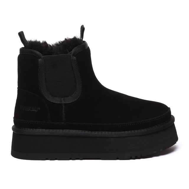 De Shoveler Boots combineren de geliefde Chelsea-stijl met de trendy platformzool, vervaardigd van duurzaam koeiensuède voor een verfijnde en moeiteloze look. Met hun pluizige voering van schapenwol garanderen ze winterwarmte en combineren ze functionaliteit en stijl moeiteloos.