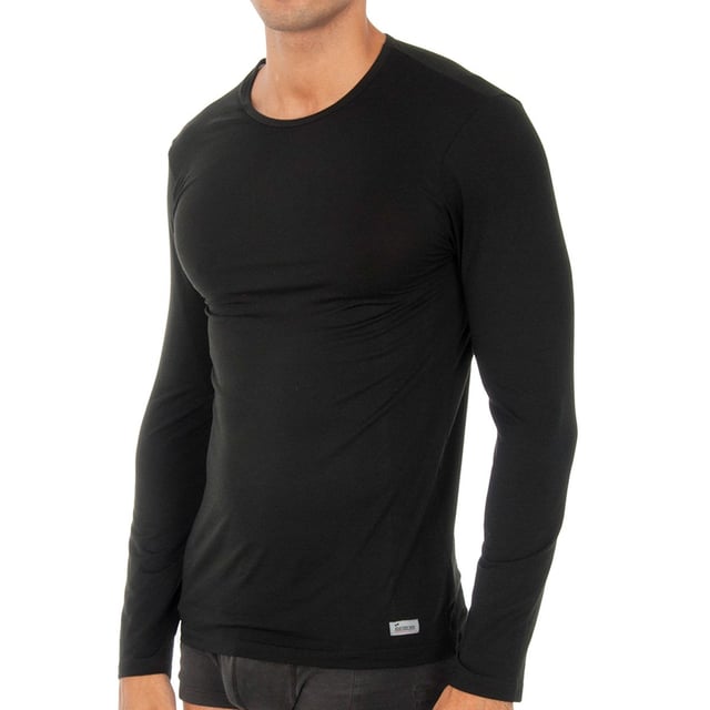 Camiseta Innovación.
Manga larga.
Cuello redondo.
Algodón Termal Tech, que genera y retiene el calor corporal.
Tejido liso, muy suave y cómodo.
Prenda que se ajusta perfectamente al cuerpo.
Etiqueta de tela con el nombre de la marca, en el lateral inferior.
Costuras vistas a tono.
 Composición: 40% Acrílico, 34% Poliéster, 21% Viscosa, 5% Elastano
 Cuidados:
Lavar a mano a temperatura máx. 40º.
No utilizar lejía.
No permite el uso de secadora.
Planchar a temperatura máx. 130º.
No lavar en seco.