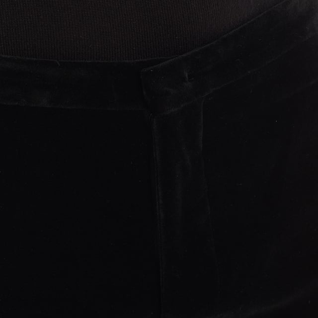Velvet trousers by Emporio Armani, designed for those looking for a garment of high sophistication and impeccable style.

 Crafted from high-quality black velvet, it offers a soft and luxurious texture, ideal for standing out on formal or semi-formal occasions.

 It features a hidden hook and zipper closure, providing an elegant and minimalist finish.

 Slanted side pockets add a functional touch, while back welt pockets complete the design with a classic feel.

 These Emporio Armani pants are the perfect choice for those who want a combination of comfort, exclusivity and timeless style.
 Composition: 100% Cotton
 Care:
- Machine wash on delicate cycle.
 - Use similar colors in the wash.
 - Avoid the use of bleaches.
 - Do not dry.
 - Iron at low temperature.
 - Do not dry clean.