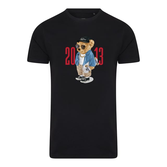 Camiseta de hombre de la marca Ballin Est. 2013. Estas camisetas de Ballin Est. 2013 están hechas de 100% algodón y tienen un corte regular. El suave algodón proporciona una gran comodidad.  Nombre del modelo: Skater Bear TeeCategoría: camiseta de hombreMateriales: algodónColor: negro