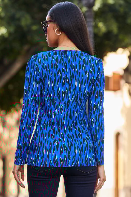 REASONS TO BUY:

Stand out from the crowd
Crafted from luxuriously soft plisse fabric
Suits-all-boobs V-neckline
Beautiful balloon sleeves
It looks gorgeous with leather-look leggings
