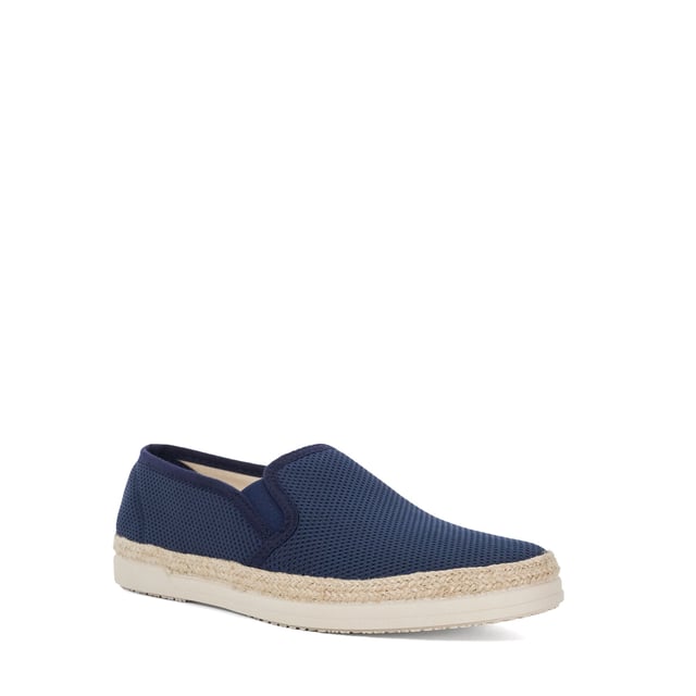 Refine your summer styling with Ferdo. This casual profile has been embossed with a perforated effect for a touch of sophistication. The raffia sole has been lined with rubber for added grip and versatility.