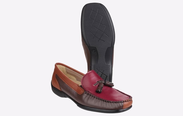 Cotswold Biddlestone is a stylish slip on leather moccasin shoe. Smooth leather upper with overlays and stitching accents. Lined inner to provide comfort throughout the day. Lightweight and stylish shoe for any occasion. Comfortable flat sole unit.
- Extra wide slip fit moccasin
- Lightweight with casual styling perfect for any occasion
- Stitch and tassel detailing
- Comfortable flat and flexible sole
- Lined inner