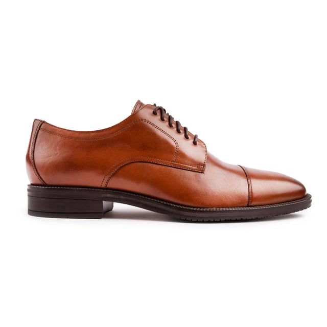 A True Classic That Will Never Go Out Of Style, The Modern Essentials Cap Toe Oxford Is Ready For The Boardroom Or A Night Out. Featuring Smooth Leather, Timeless Cap-toe Details, A Rubber Outsole For Sure-footed Grip.