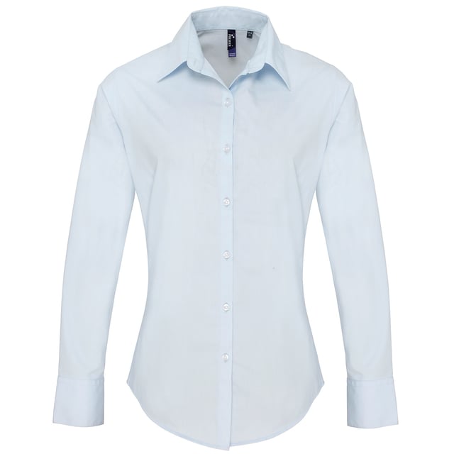Pflegeleichte Langarmbluse. Zwei Knöpfe an den Manschetten. Aus OEKO-TEX® Material. Material: 65% Polyester, 35% Baumwolle.