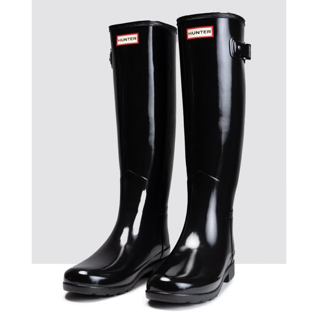 Womens Refined Tall Gloss Boot
The Refined boot has a streamline design with a slimmer fit, moulded outsole, constructed from fewer rubber layers for a more lightweight feel. Great for long walks in the countryside or city strolls. 100% recycled polyester lining and 100% waterproof with a high gloss finish.

Natural Rubber Upper
Moulded Rubber Outsole
Handcrafted
Hunter Branded Hardware
U - 100% Rubber L - 100% Recycled Polyester O - 100% Rubber
Use Boot Shine and Rubber Boot Buffer

WFT2200RGL