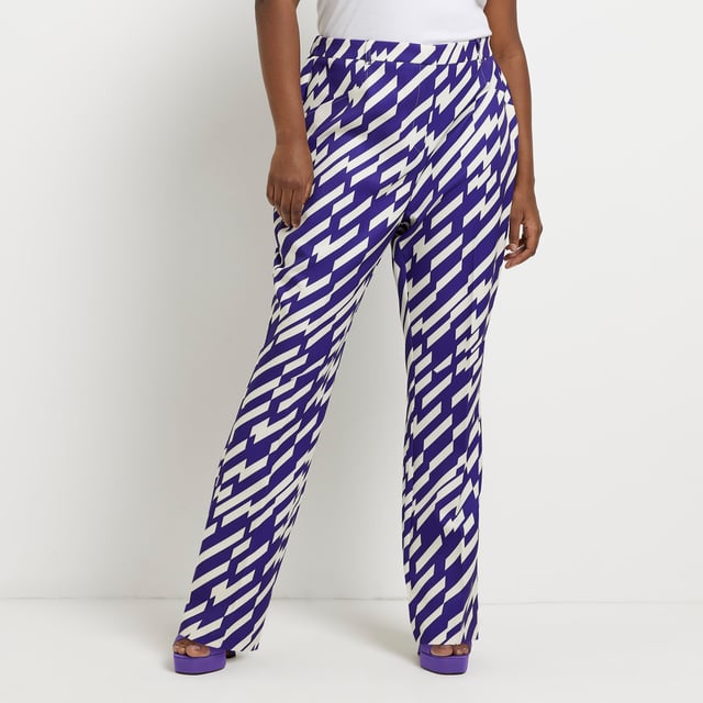 Plus collection, Stripe print, Belt loops, Front pockets, Slim leg, Plus Size Guide