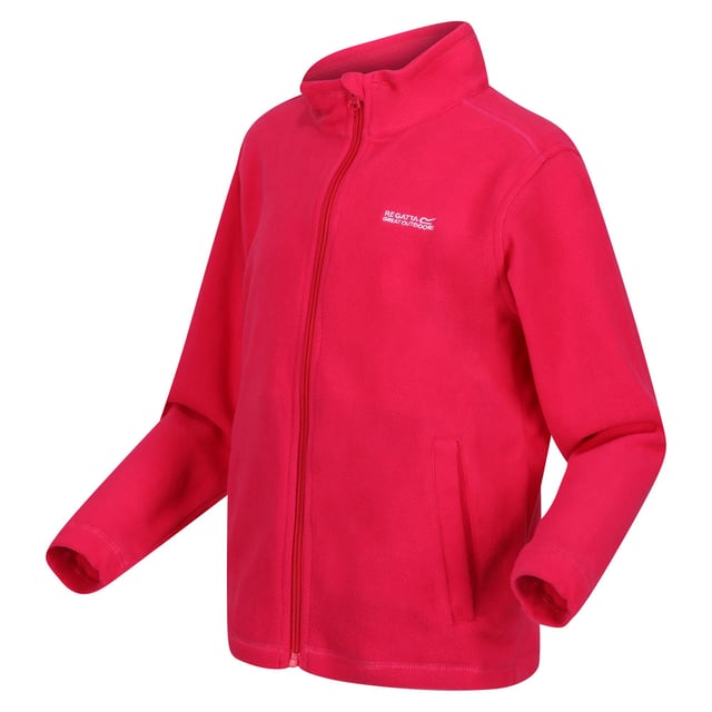 Regatta Great Outdoors Childrens/Kids King II Leichte Fleecejacke mit durchgehendem Reißverschluss (Pink Potion) Der King ist unser leichteres Kinder-Fleece mit Reißverschluss. Er ist schön leicht, superweich und hat eine Anti-Pill-Beschichtung, damit er auch nach längerem Tragen noch frisch aussieht. Eines unserer meistverkauften Kindermodelle ist ein unverzichtbares Kleidungsstück für den Außenbereich, auf das Sie sich verlassen können, um Ihr Kind bequem und warm zu halten, egal ob es auf Bäume klettert, in der Schule läuft oder im Garten spielt. 100% Polyester. Regatta Kids Größen (Brustumfang ca.): 2 Jahre (53-55cm), 3-4 Jahre (55-57cm), 5-6 Jahre (59-61cm), 7-8 Jahre (63-67cm), 9-10 Jahre (69-73cm), 11-12 Jahre (75-79cm), 32" (79-83cm), 34" (83-85cm).