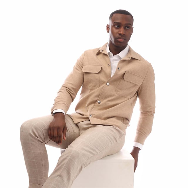 Boss P-Carper Overshirt.- Point collar.- Full-length sleeves and buttoned cuffs.- Button-down fastenings.- Two flap pockets on the chest.- Curved hemline.- Relaxed-fit. Material: 39% Wool, 33% Polyester, 14% Viscose, 13% Polyamid, 1% Elastane. Ref: 50504501131.