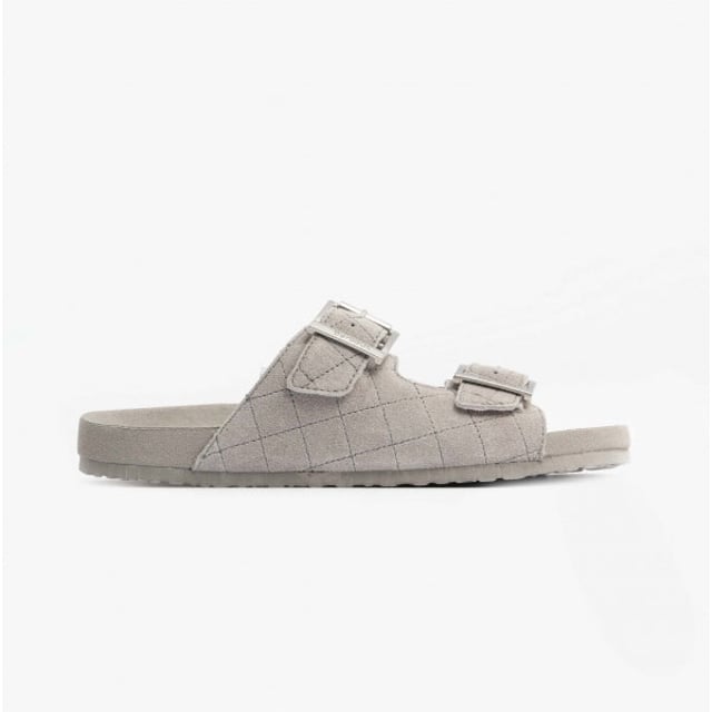 Barbour ELLIS Womens Suede Mule Slippers Grey Barbour Barbour ELLIS Womens Suede Mule Slippers Grey
Upper Material: Suede
Lining Material: Polyester
Sole Material: Synthetic
Closure/Fastening: Slip-On
Features: Comfort,Breathable
Toe Shape: Round
Shoe Width: Regular
Item Weight: 0.48 KG
Heel Height: Flat (Under 2.5cm)
Slipper Style: Mule
Gift Boxed: No
Product Code: LHF0002GY11