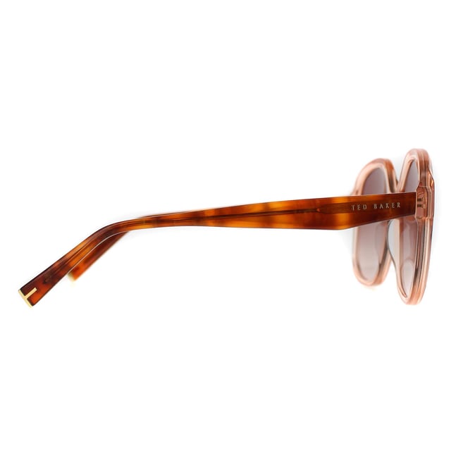 Las gafas de sol Ted Baker Square Womens Crystal Orange Pink Gradient TB1685 Eloise son la encarnación del glamour refinado y la elegancia contemporánea. Estas gafas cuentan con una montura de gran tamaño adornada con los toques icónicos de Ted Baker, que combinan la sofisticación clásica con el encanto moderno. La atrevida silueta irradia confianza, mientras que las lentes de alta calidad garantizan una claridad superior y protección UV. Suficientemente versátiles para cualquier ocasión, ya sea para descansar junto a la piscina o para explorar la ciudad, estas gafas de sol elevan sin esfuerzo cualquier look con un toque de elegancia y glamour sin esfuerzo.