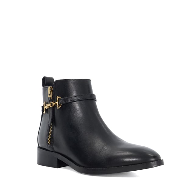 Crafted from soft leather and featuring a distinctive metal buckle detail, our Parklyn ankle boots combines style with practicality. Designed to be worn on repeat,this style showcases a round toe for added comfort and a convenient pull tab for easy on and off.