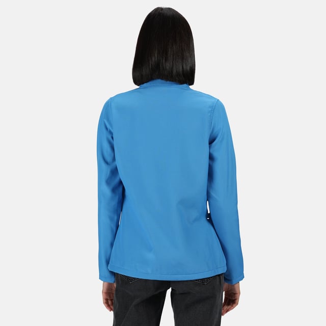 100% Polyester. Warm backed woven softshell jacket. Printable softshell fabric. Wind resistant membrane fabric. Durable water repellent finish. Inner zip guard, 2 lower pockets and adjustable shockcord hem.
