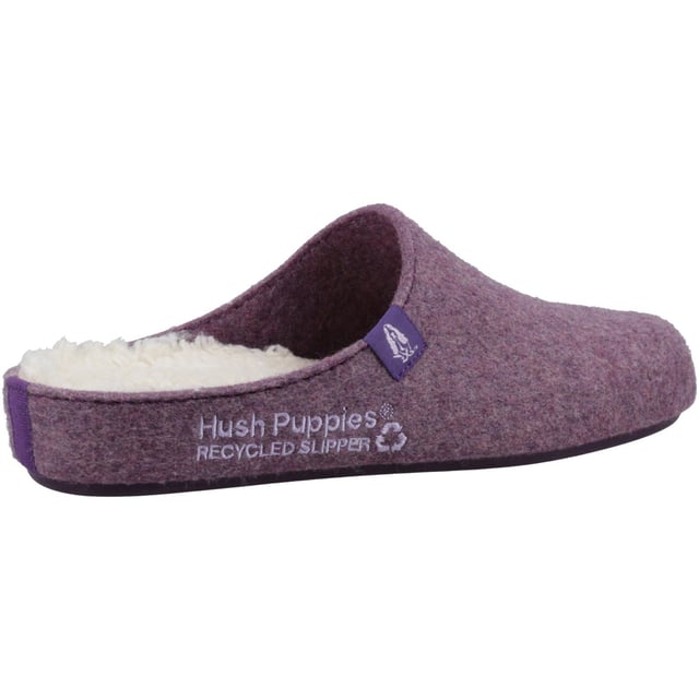Proudly crafted from 90% Recycled polyester upper and lining. The Good Slipper is a must have this season with its super soft organic cotton sock and 100% recycled foam bed. Made with a durable natural rubber sole for added grip and extra comfort