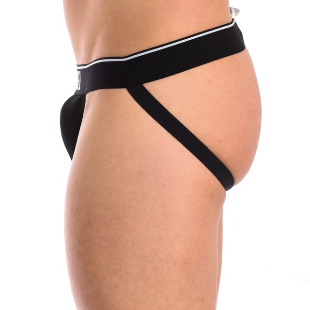 Pack-3 Jockstrap Diesel.
 Breiter Gummibund.
 Bestickung mit dem Markennamen.
 Vorderseite mit konturierter Tasche.
 Elastische Riemen auf der Rückseite.
 Atmungsaktiver Stoff.
 Nähte in Ton gehalten.
 Zusammensetzung: 95% Baumwolle, 5% Elasthan
 Pflege:
Bei maximaler Temperatur von 30º waschen.
 Bei niedriger Temperatur bügeln.
 Kein Bleichmittel verwenden.
 Keinen Trockner verwenden.
 Nicht chemisch reinigen.