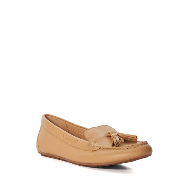 The timeless tassel trims give these leather moccasins a classic look. Perfect for pairing with your day-to-day work wear attire.