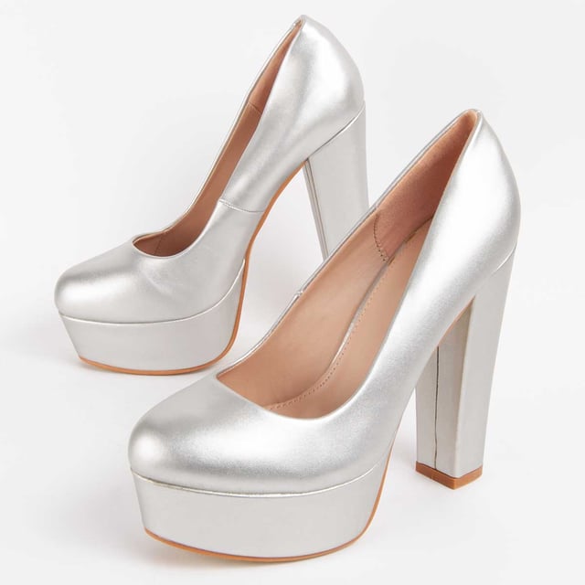 Women's high heel shoes. Comfortable fit. Manufactured by other brands for our brand. Approximate measurements: 13 cm heel and 4 cm platform.