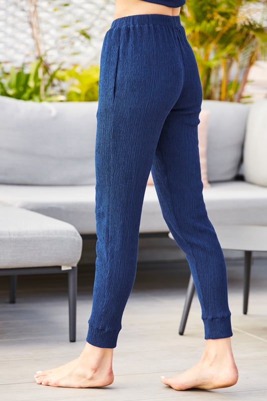 REASONS TO BUY: 

For lazy days and cosy walks
Premium textured fabric for style and comfort
Chic slim legs
Comfy drawstring waist
Style with the matching top and slippers
Take them out for a walk with a gilet and trainers