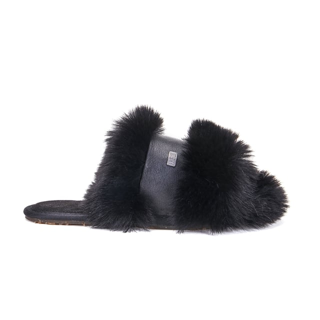 Luxe faux fur/black leather upper
Leather lining
Rubber sole